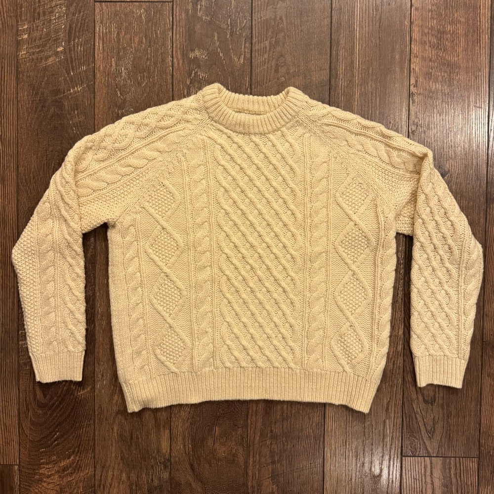 NWT - American Eagle Men’s (M) Cable Knit Crew Sweater